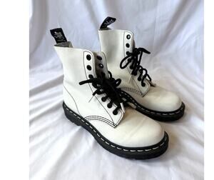 EUC Dr Martens 1460 Pascal Virginia Soft White Leather Combat Boots, US 6